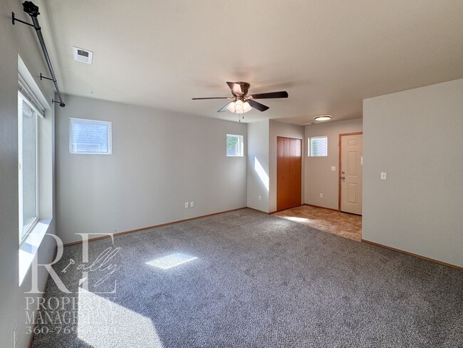 Building Photo - 2290 SW Siskin Cir