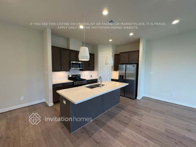 Building Photo - 10406 Executive Lake Dr