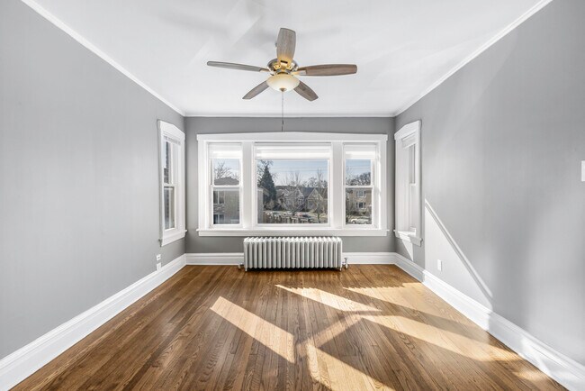 Foto del edificio - 5761 N Elston Ave