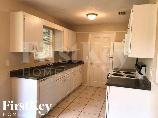 Building Photo - 1083 Riggs St