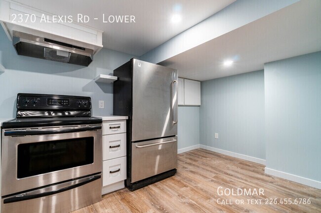 Building Photo - Beautiful Two Bedroom Lower Unit