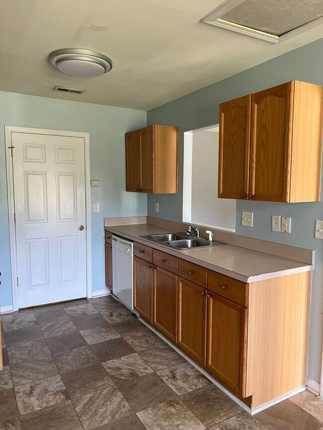 Building Photo - Charming 3BD/2BA Home at end of Cul-de-sac