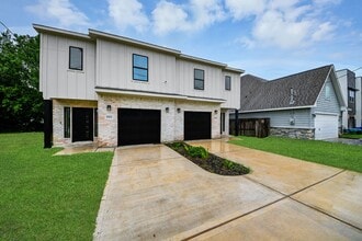 Building Photo - 8218 Lawler St