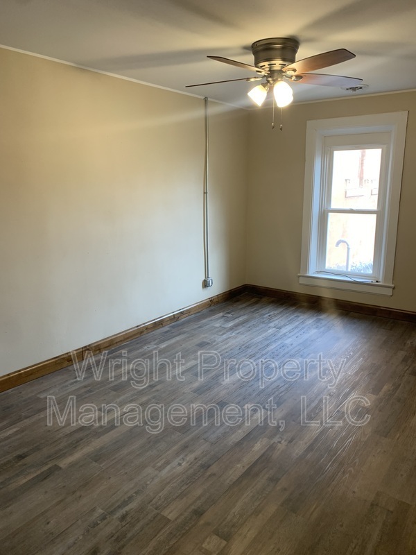Foto del edificio - 213 W Broadway St
