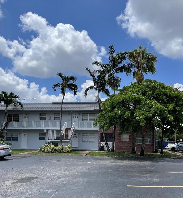 Foto principal - 2061 NW 81st Ave