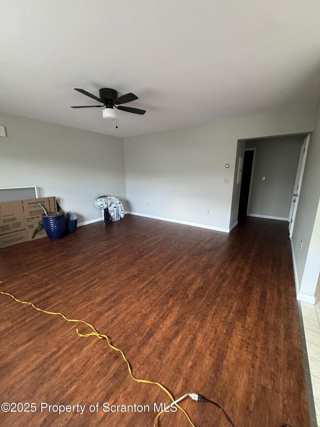 Foto del edificio - 130-130 Mortimer St