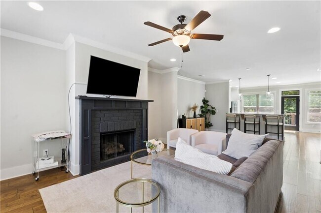 Foto del edificio - 2424 Misty Hollow Pl