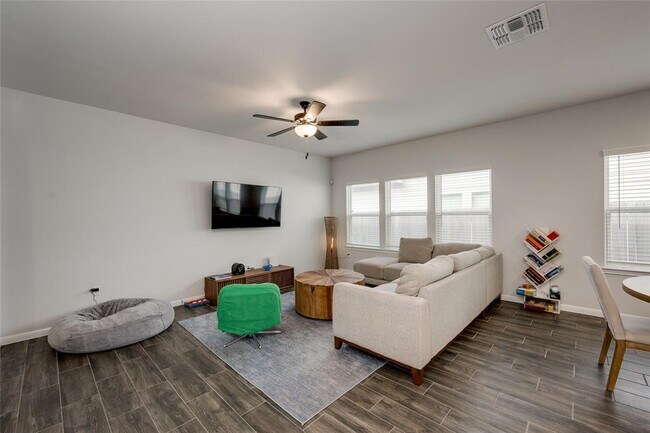 Foto del edificio - 10712 Timber Brook Pass