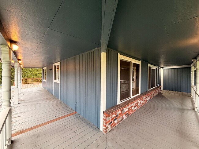 Foto del edificio - Private and quiet 3BD, 2 BA w/ 2 car garage near Fedrickson!