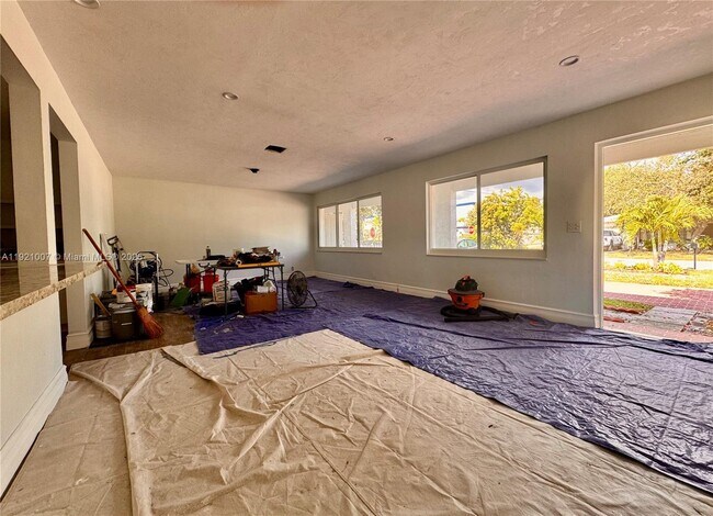 Building Photo - 112 Milton St