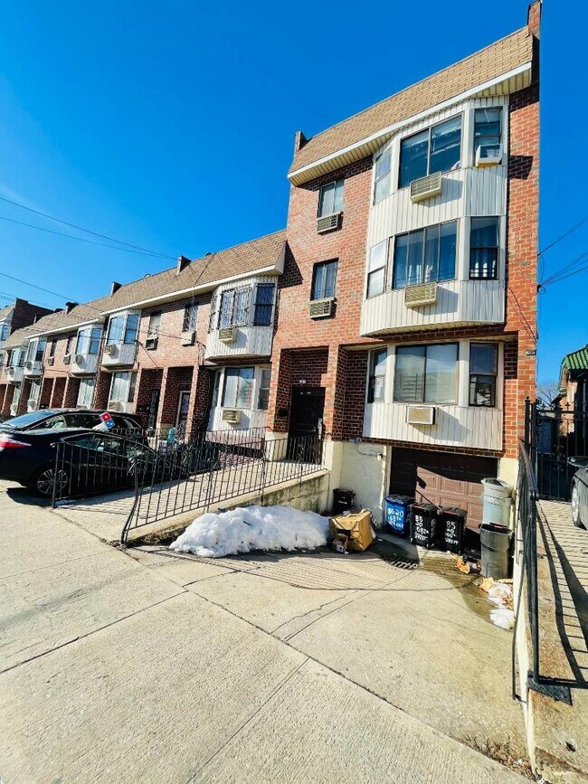 Building Photo - 85-20 168th St
