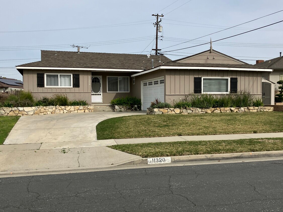 Primary Photo - 11320 Kentucky Ave