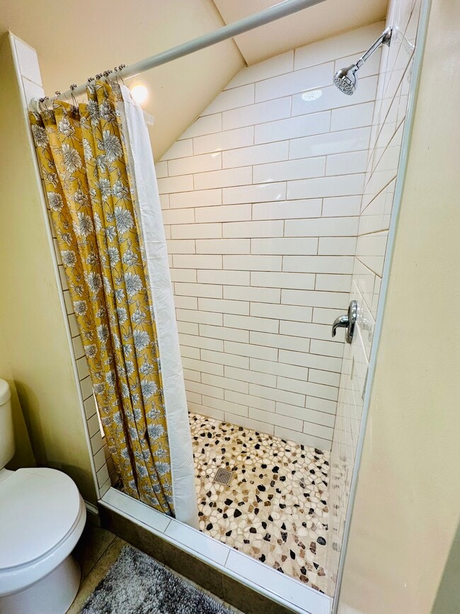 Foto del edificio - 3622 Chain Bridge Rd