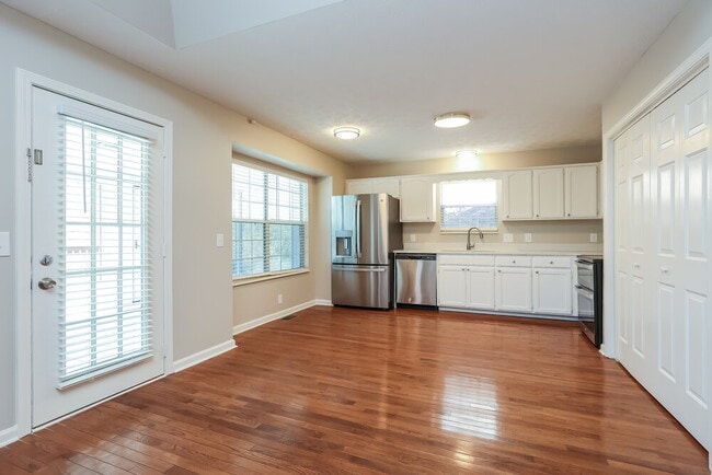 Foto del edificio - 823 Neelys Chase Dr