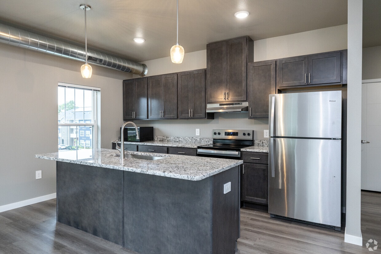 Primary Photo - Kraewood Flats - Rent Special