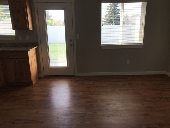 Foto del edificio - 3371 Blaze Dr