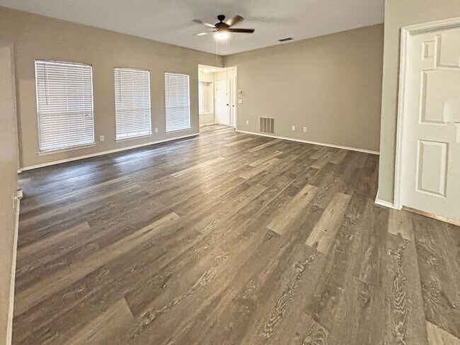 Building Photo - Beautiful 3-Bedroom Home: A Perfect Blend ...