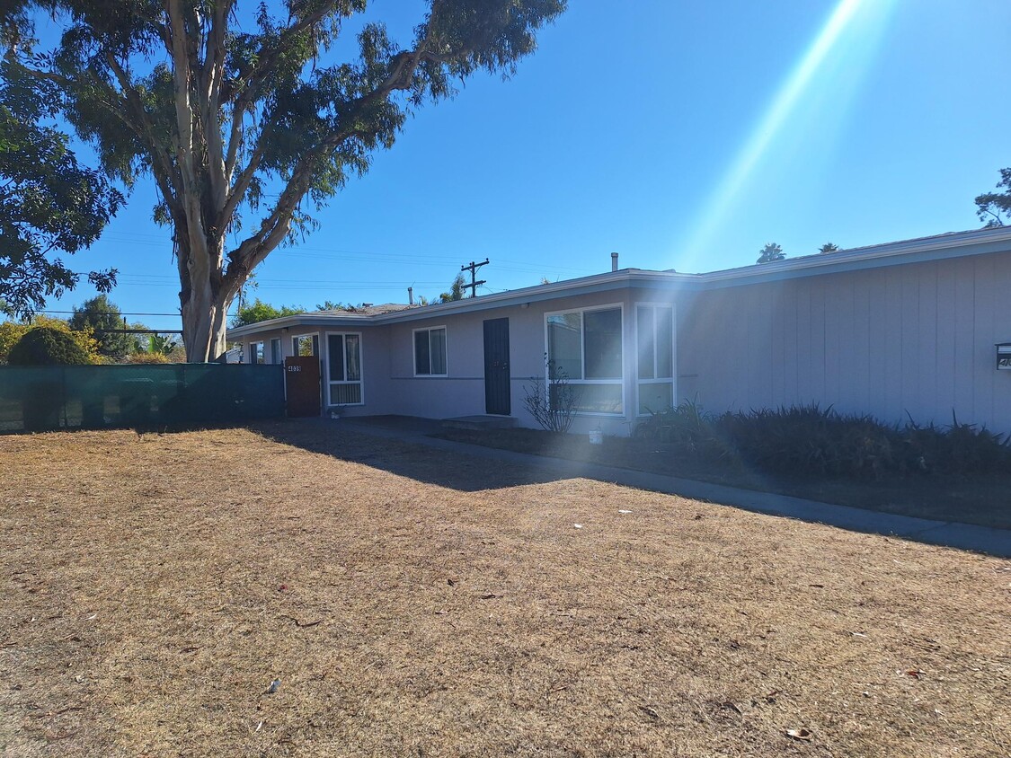 Front area leading to Back duplex - 4039 Clairemont Mesa Blvd