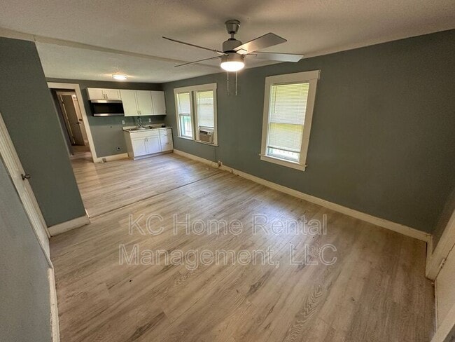 Foto del edificio - 4438 Bales Ave