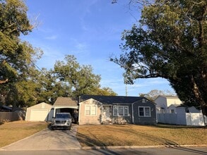 Building Photo - 831 Floral Dr