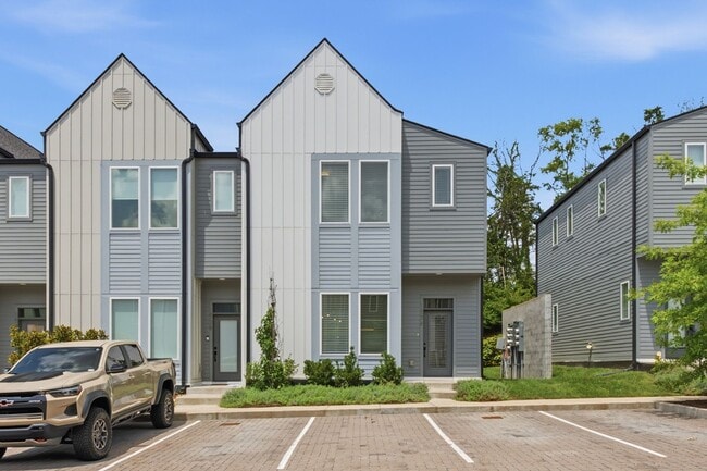 Building Photo - 1536 Yarra St