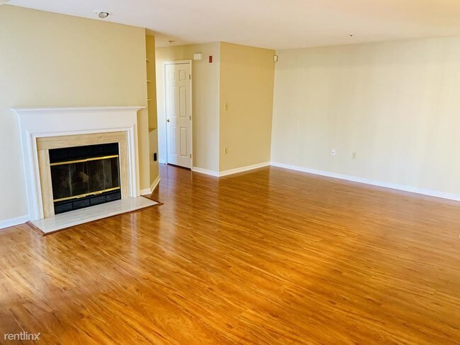 Building Photo - 9605 Lake Point Ct
