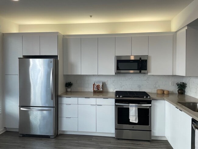 Interior Photo - Canvas LA