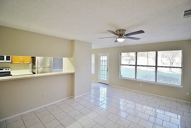 Foto del edificio - Wonderful 3/2/2 Near Joe Pool Lake For Rent!