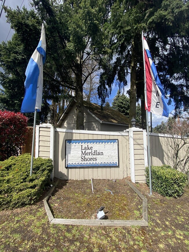 TOWNSHIP LAKE MERIDIAN Apartments 14200 SE 272nd St Kent, WA