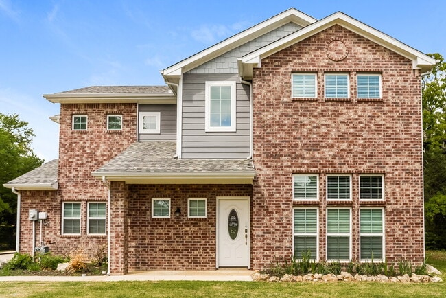 Building Photo - 601 Meadowbrook