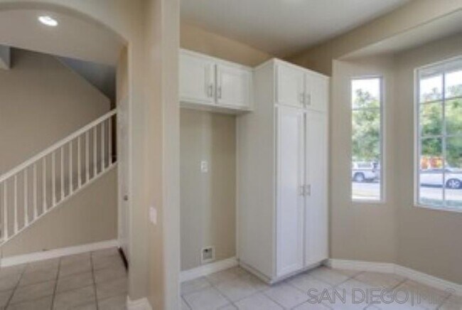 Building Photo - 1407 Santa Rita E