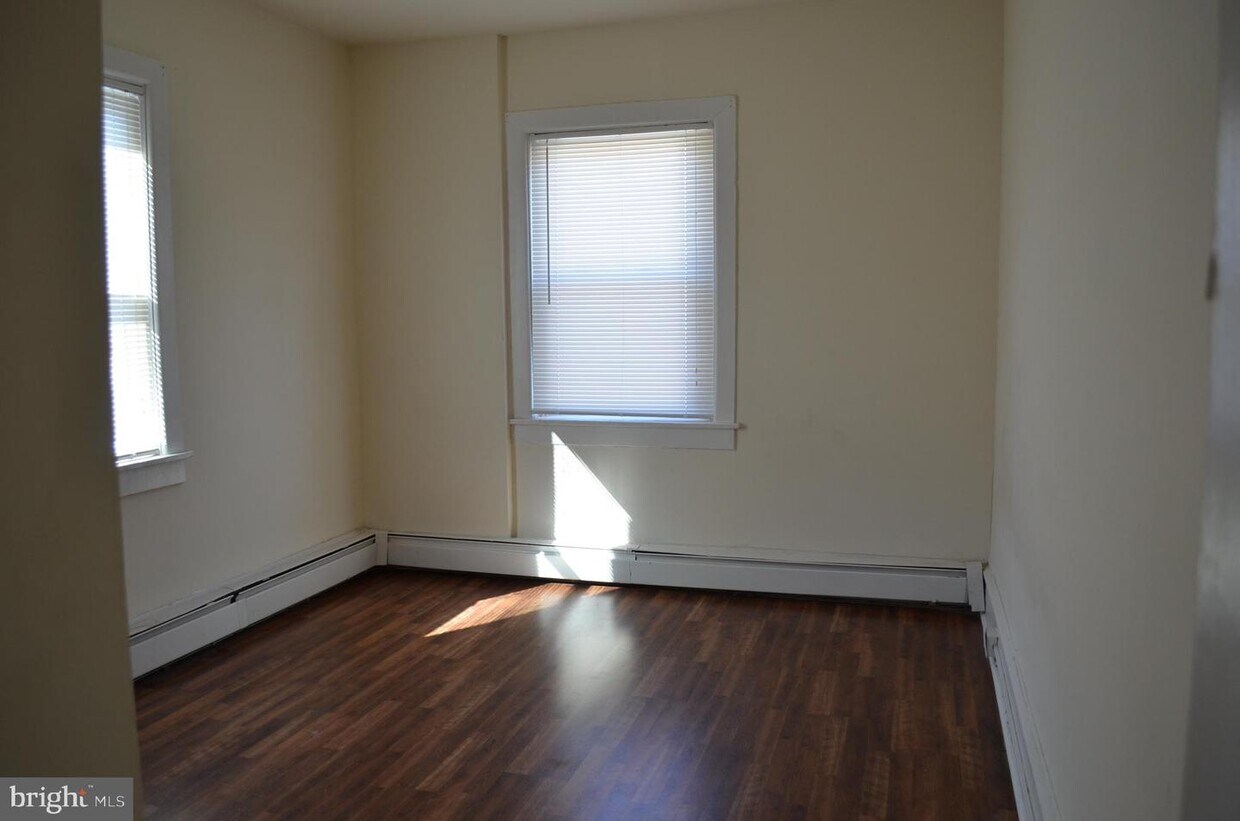 Building Photo - 400 Richey Ave