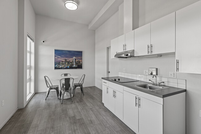 Building Photo - Horizon Greenwood Apartments