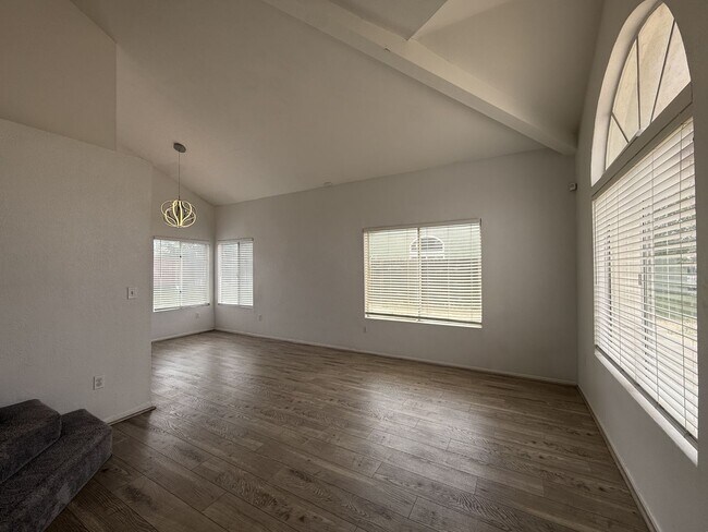 Foto del edificio - Lancaster 3 Bedroom + 3 Bathroom