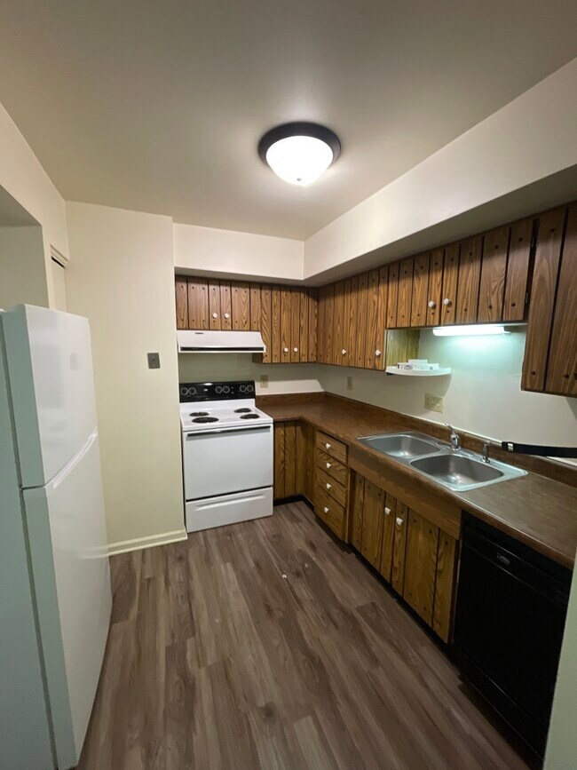 Foto del edificio - 1310 Millerwood Ct
