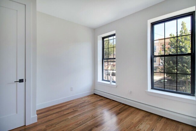 Foto del edificio - 352 Bradford St