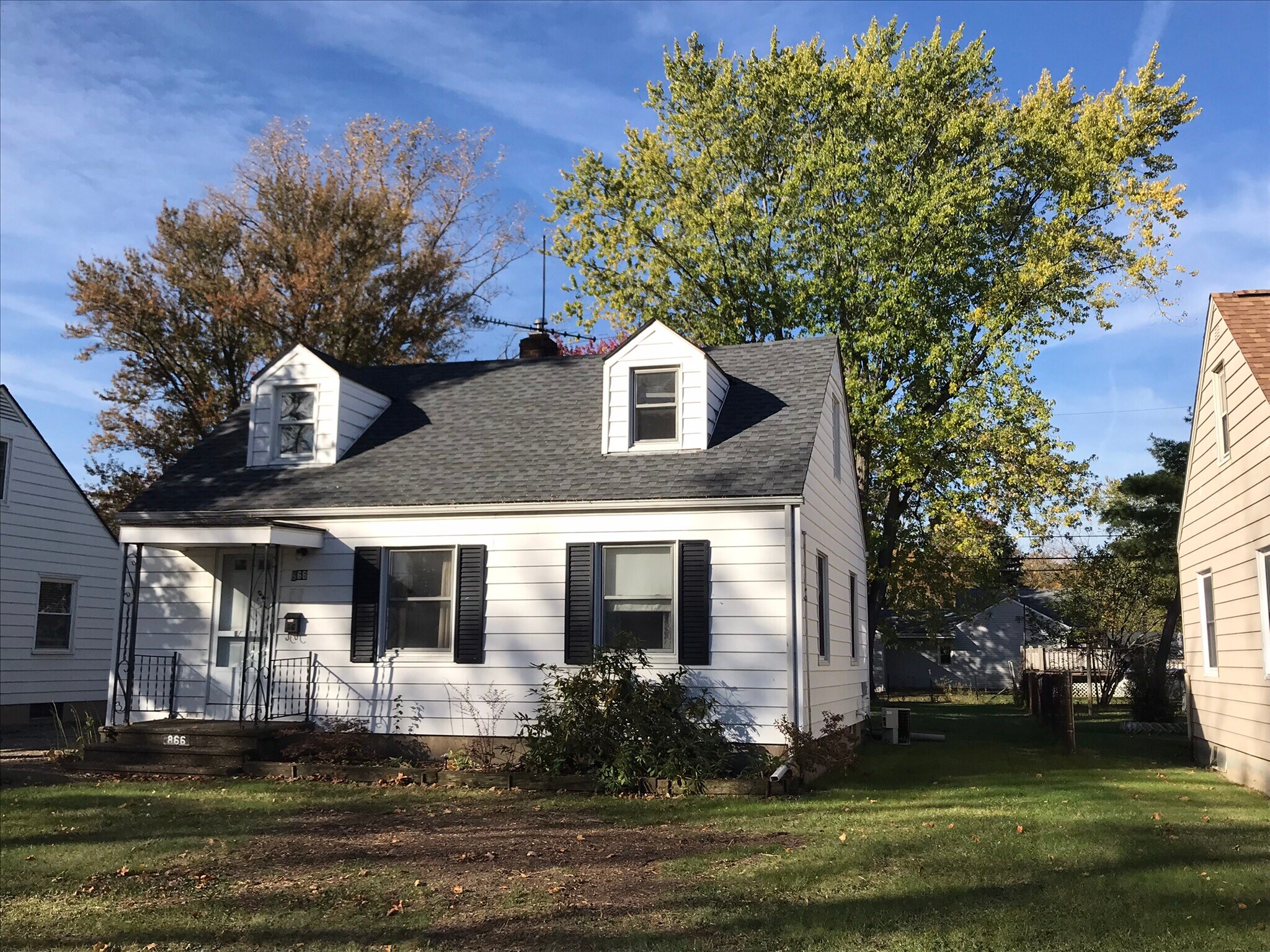 866 Warwick Dr Sheffield Lake, OH 44054 – photo 1 of 33