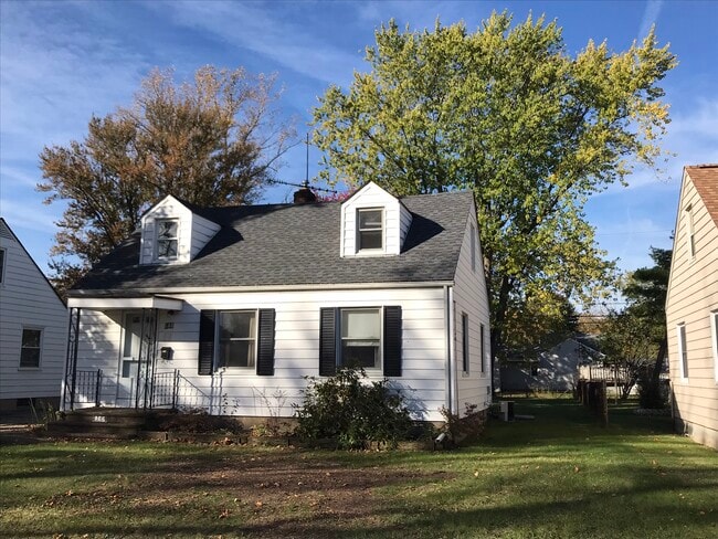 Building Photo - 866 Warwick Dr Building Photo - 866 Warwick Dr