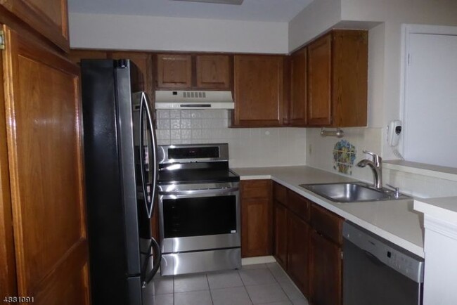 Foto del edificio - 270 Long Meadow Rd