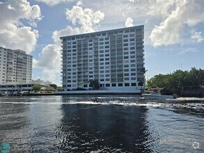 Building Photo - 1401 N Riverside Dr