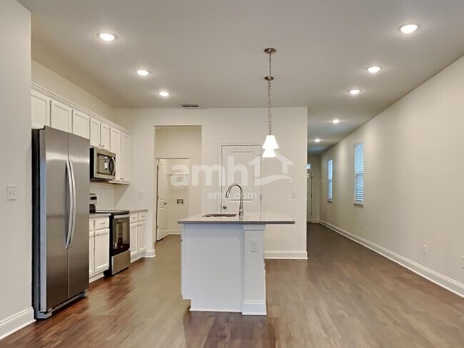 Building Photo - 558 Onate Cir