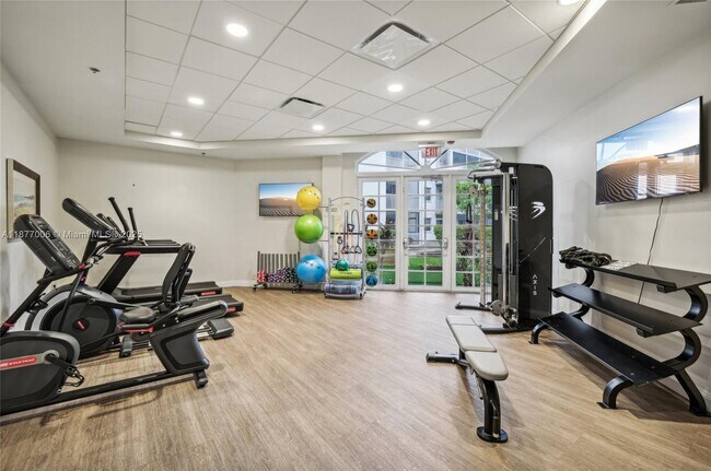Foto del edificio - 2855 W Commercial Blvd