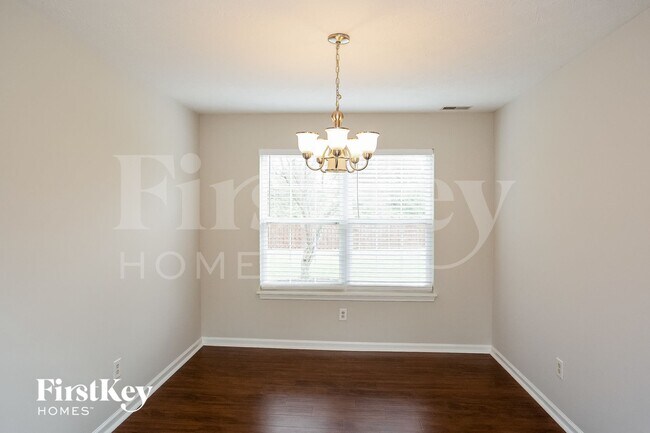 Foto del edificio - 17651 Willow Creek Way