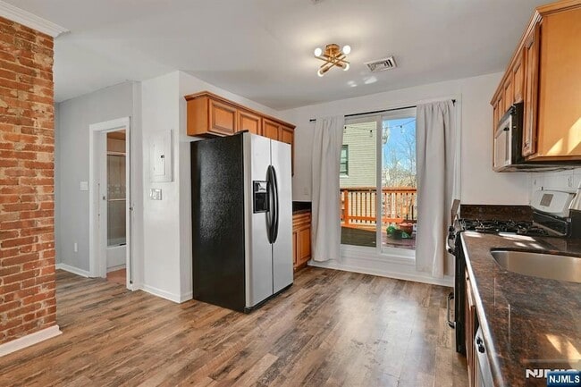 Building Photo - 30 Columbia Terrace