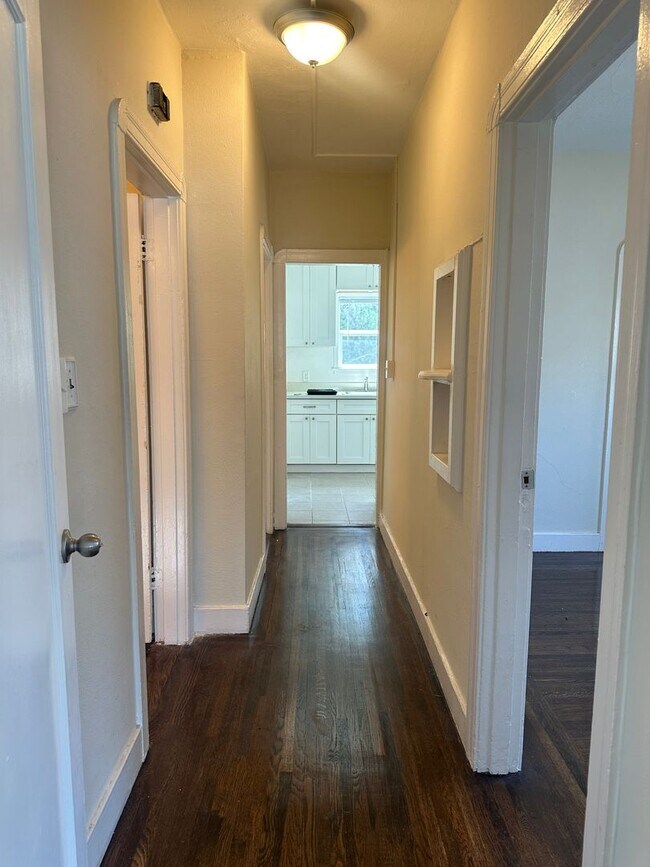 Foto del edificio - 1009 E 22nd St