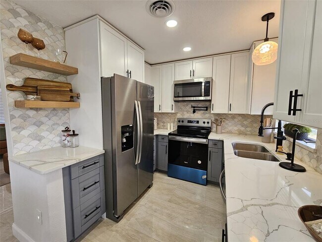 Building Photo - 460 Creek Ln Dr