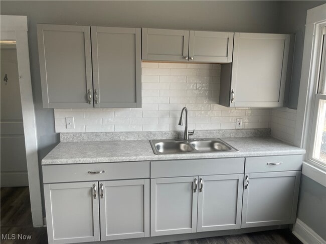 Building Photo - 3136 W 50th St