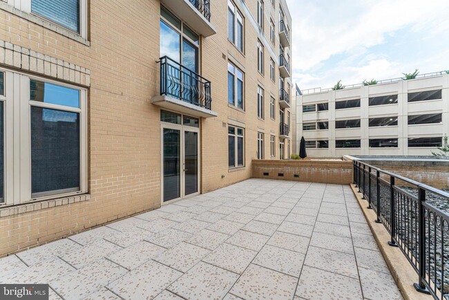 Building Photo - 155 Potomac Passage