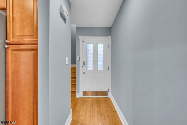 Building Photo - 7 Leahy Ct