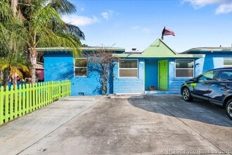 Building Photo - 205 Palm St